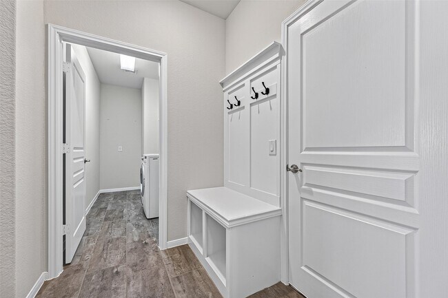 Building Photo - 24603 Royal Pike Dr