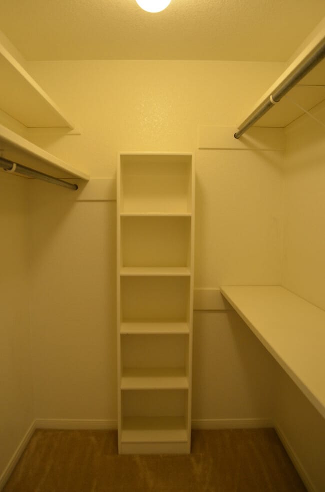 Building Photo - 912Rebecca