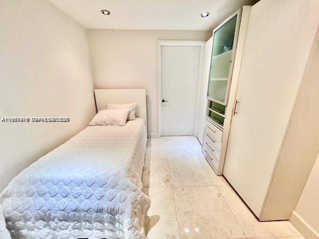 Building Photo - 17121 Collins Ave