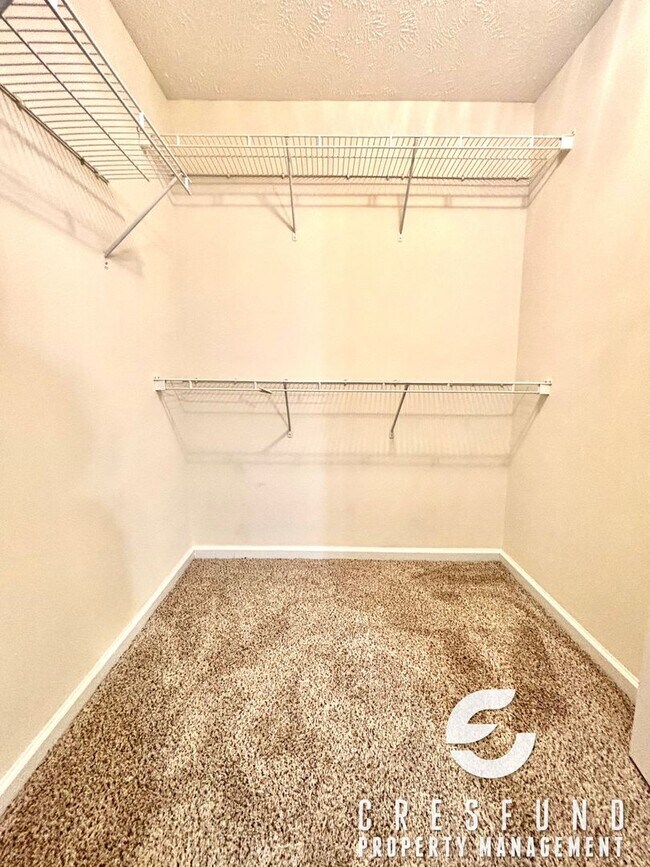 Building Photo - 2 Bed, 2 Bath - BRAND NEW CARPET!!! READY FOR MOVE IN TODAY!