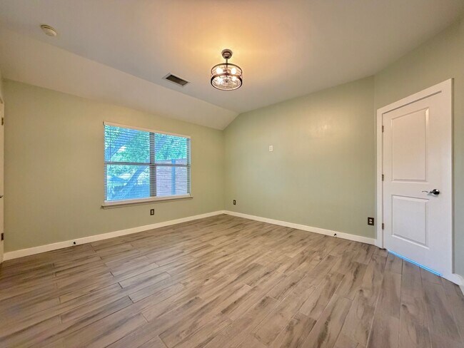 Building Photo - 12518 Zeller Ln