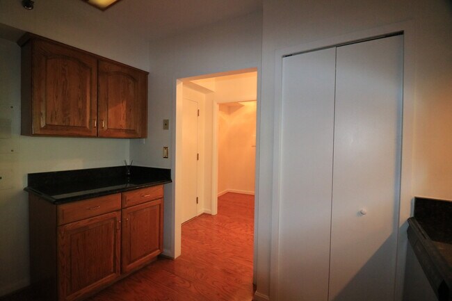 Building Photo - 1805 Crystal Dr