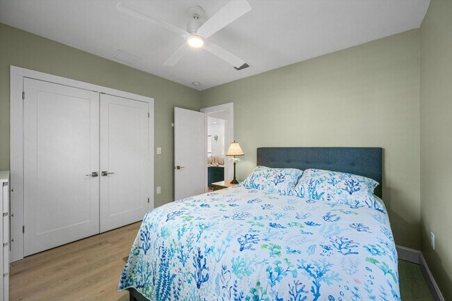 Building Photo - 611 N Palmway