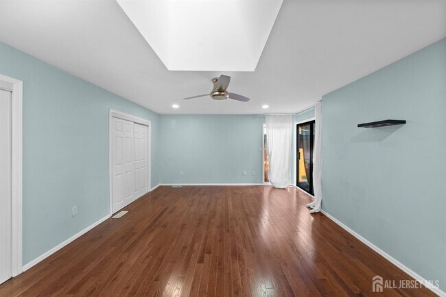 Building Photo - 148 Riverbend Dr