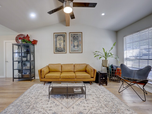 Building Photo - 12032 Shropshire Blvd