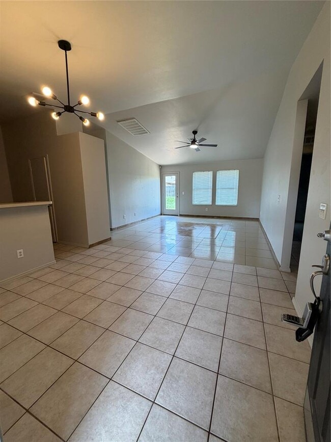 Building Photo - 2704 Fennel Rd