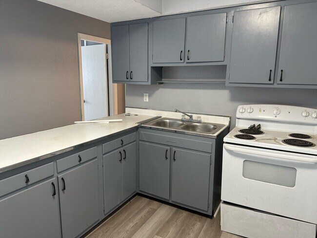 Building Photo - 1921 Oxford Cir