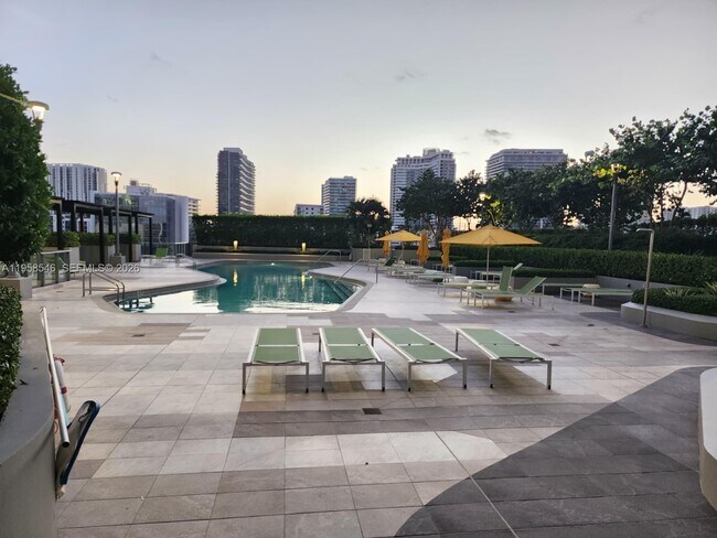 Building Photo - 501 NE 31st St