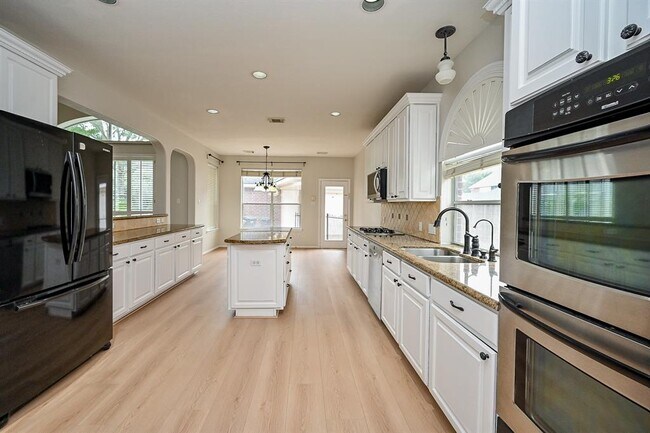Building Photo - 22511 Bridgehaven Dr