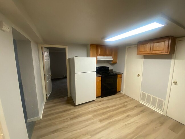 Building Photo - Commerce City Basement Apartment