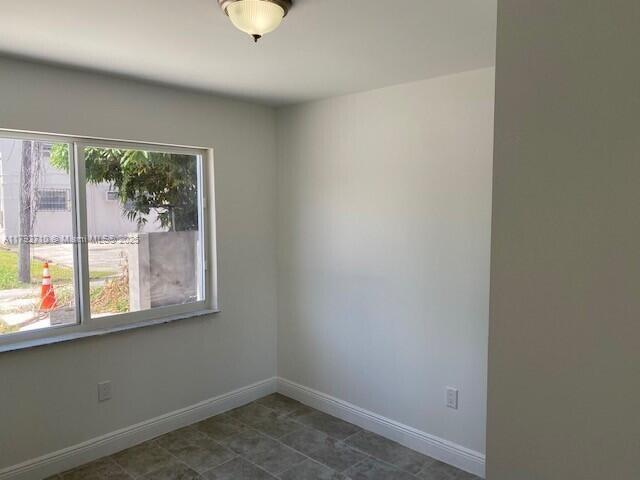 Building Photo - 275 Sabur Ln