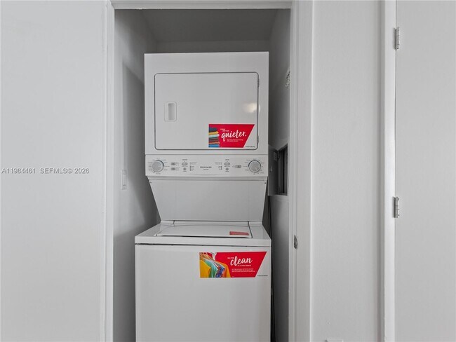 Building Photo - 6515 Collins Ave