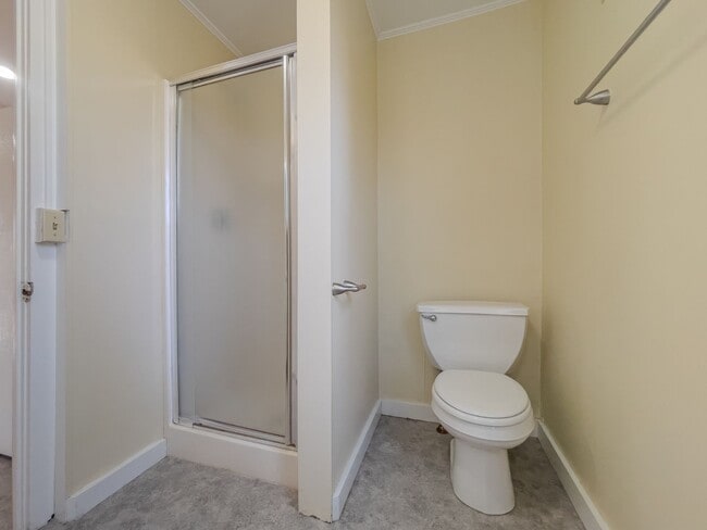 Building Photo - Spacious Renovated Colonial on The Lebanon Green