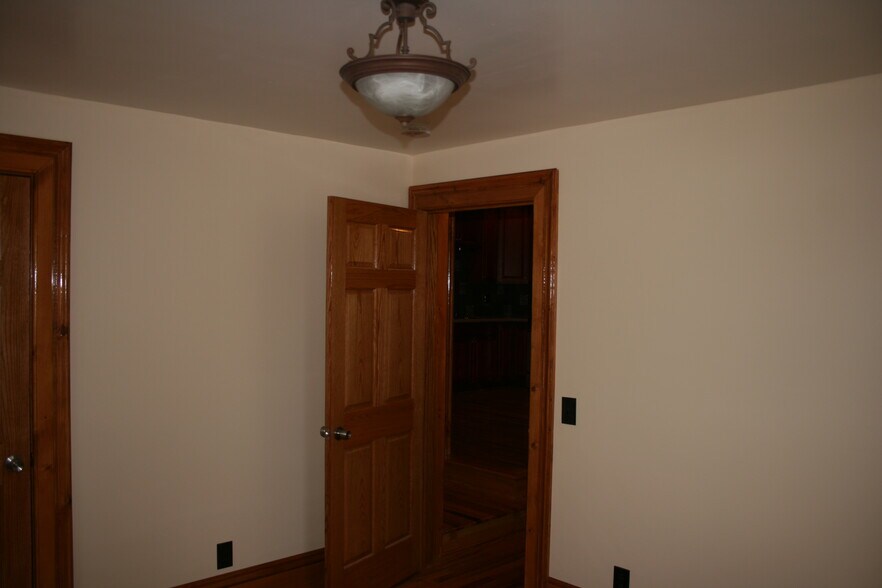 Building Photo - 196 Bristol St