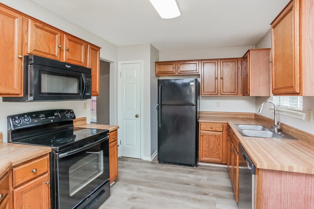 Building Photo - 7117 Puddin Ln