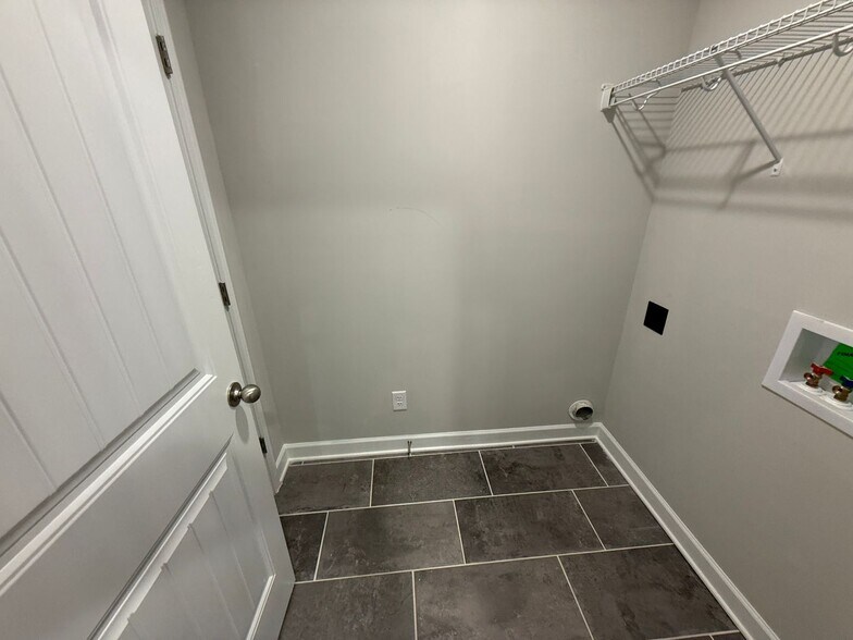 Building Photo - 1852 Bloomington Cir