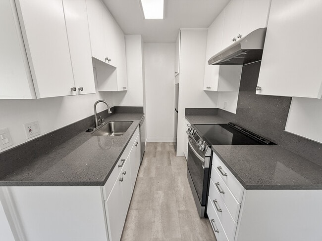 Building Photo - 6615 Pacific Ave