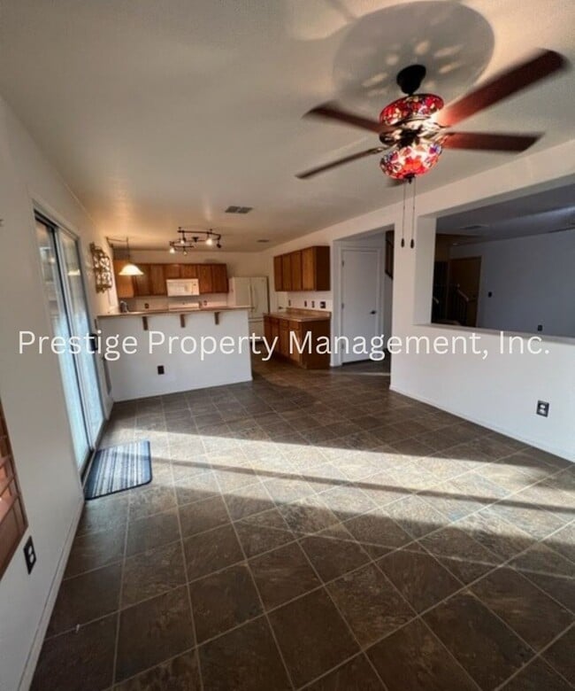 Building Photo - Large Sahuarita home in a cul-de-sac!