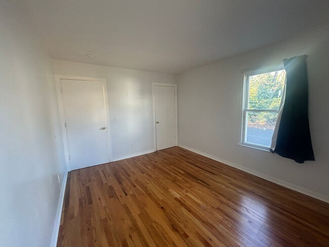 Building Photo - 511 Sewall Ave