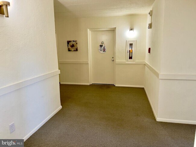 Building Photo - 500 N Lemon St