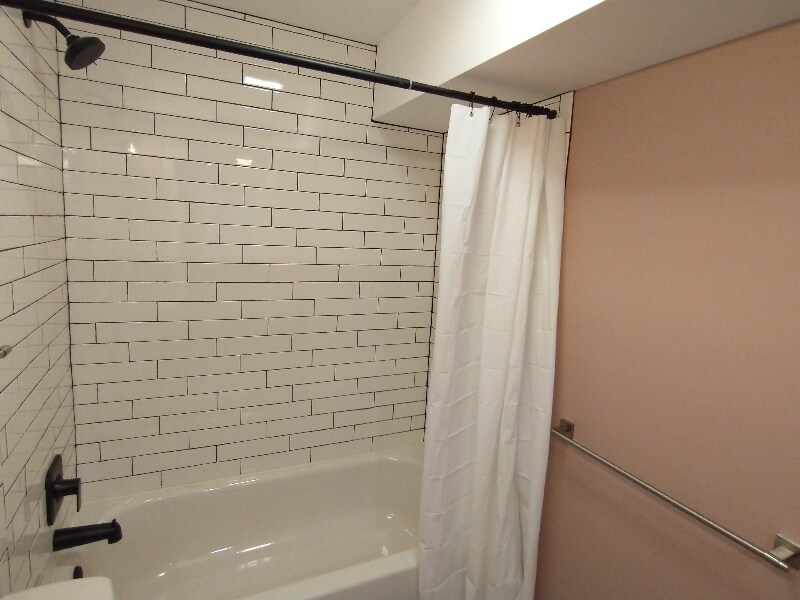 Building Photo - 135 NW Shannon Ave