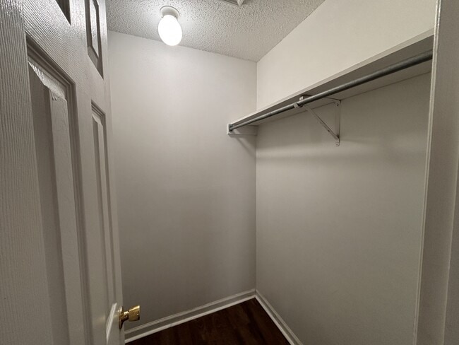 Building Photo - 201 Maderia Ct