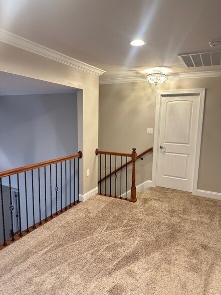 Building Photo - 112 NE Bellingham Dr