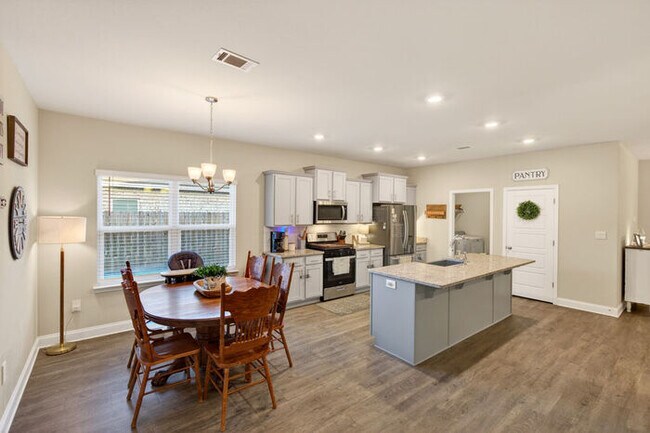 Building Photo - 8009 Crawford Dr