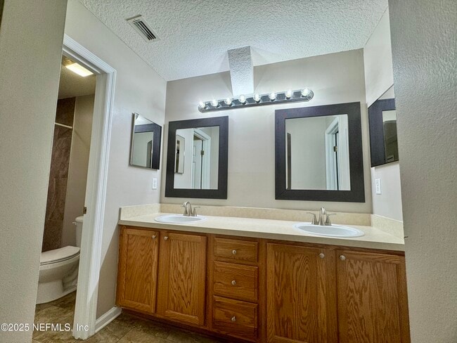 Building Photo - 450 Sherwood Oaks Dr