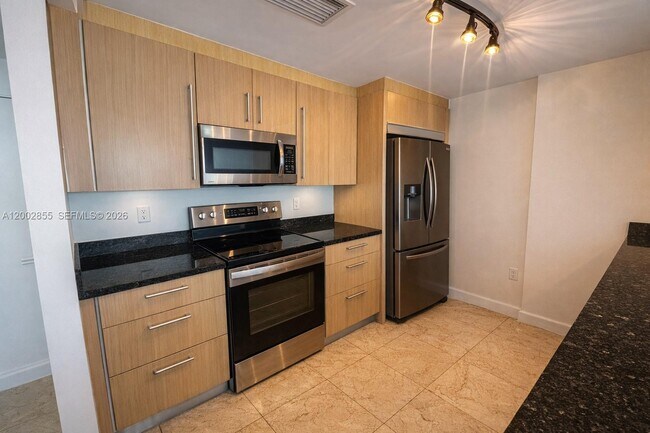 Building Photo - 10275 Collins Ave