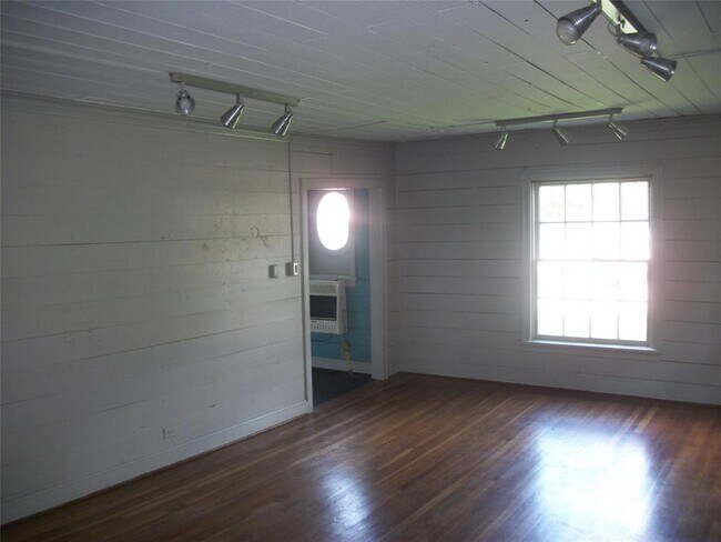 Building Photo - 2041 Norfolk St
