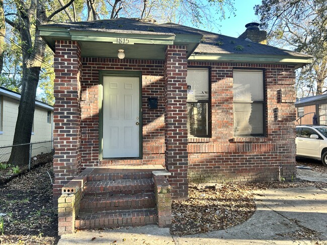 Primary Photo - 1815 W 11th St