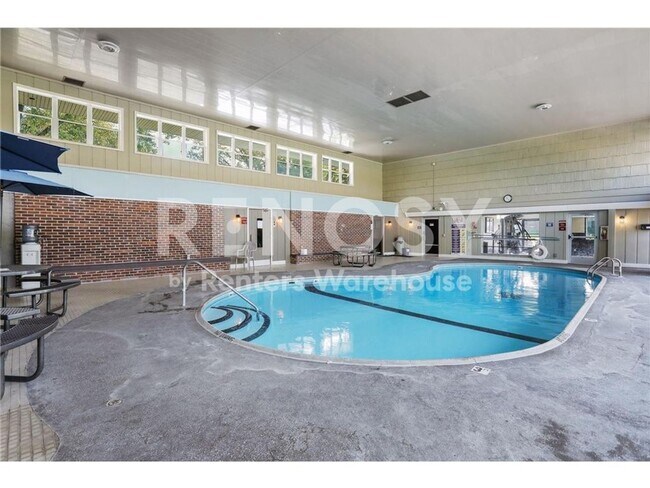 Building Photo - Available now - your very own 2 bedroom, 2 bath condo in Plymouth!