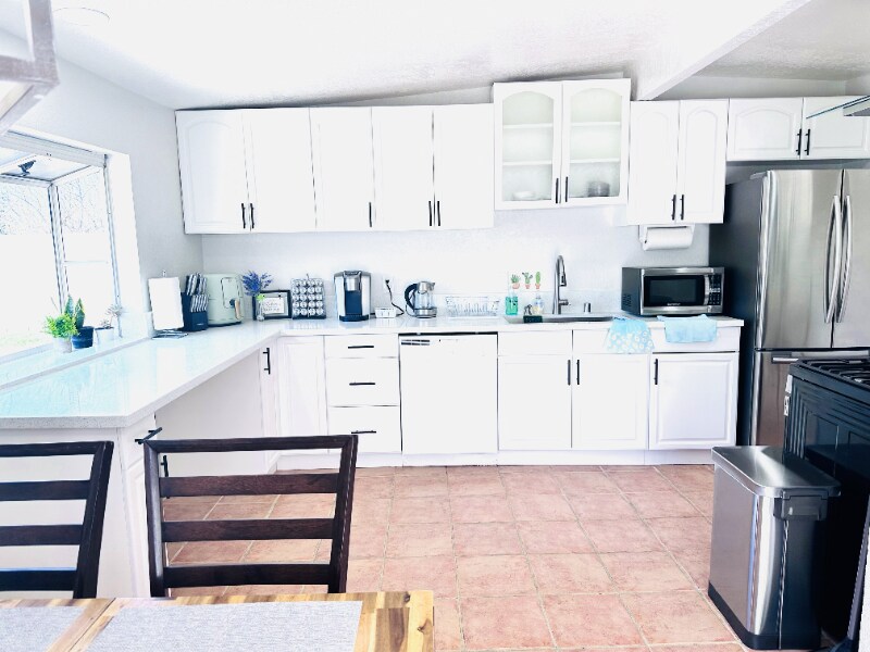 Building Photo - 927 N Garden St