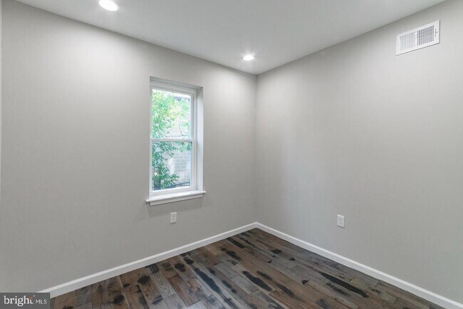 Building Photo - 1447 S Taylor St