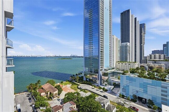 Building Photo - 601 NE 27th St