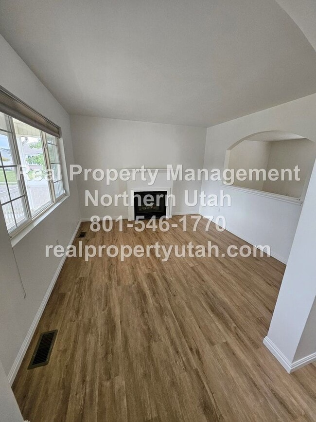 Building Photo - 3 Bedroom Home in Clearfield Available