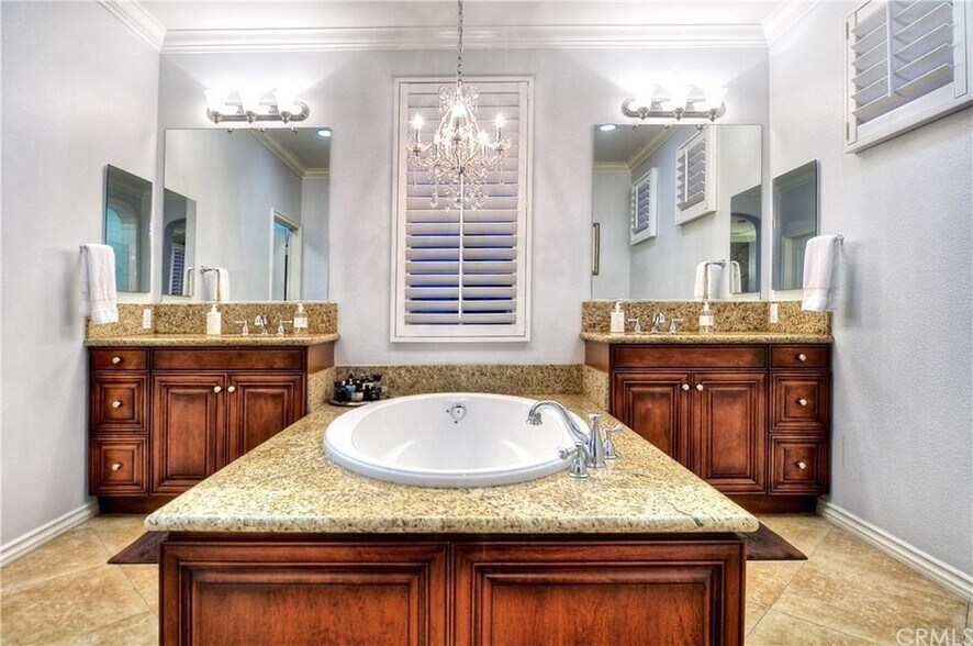 Master Bath - 325 Canal Wy