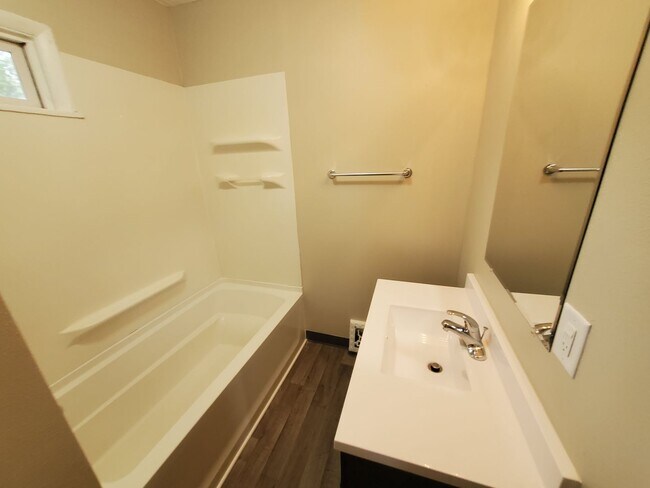 Building Photo - Adorable 2 bedroom, 1 bathroom home!