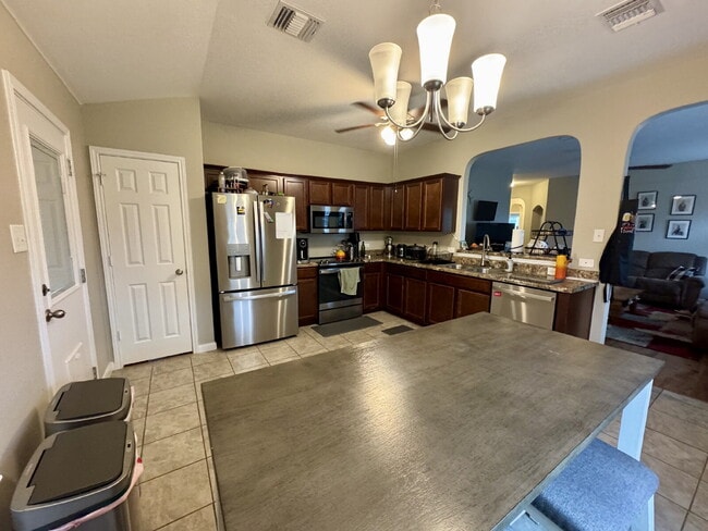 Building Photo - 3-bed 2-bath 2-car garage with screened in porch & backyard shed in Riverside Grove cul-de-sac.