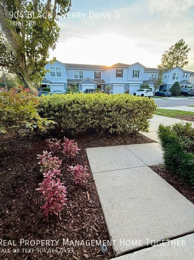 Building Photo - 904 Black Cherry Dr S