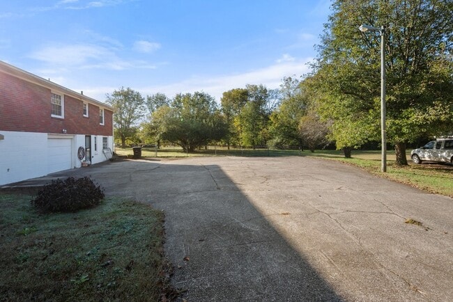 Building Photo - 4012 Oxbow Dr