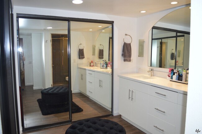 Building Photo - 2BD Ground Floor Condo in Gated Gardens Po...