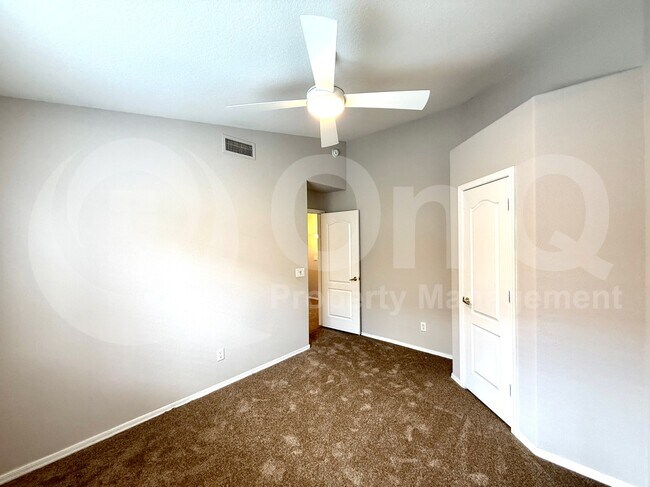 Building Photo - 142 W Smoke Tree Rd