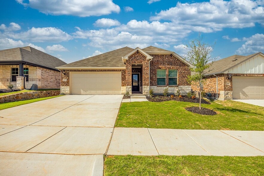 Primary Photo - 2121 Gustavus Dr