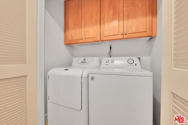 Building Photo - 1601 S Bentley Ave