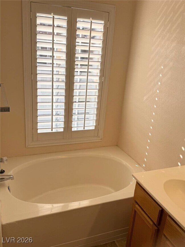 Building Photo - 664 Solitude Point Ave