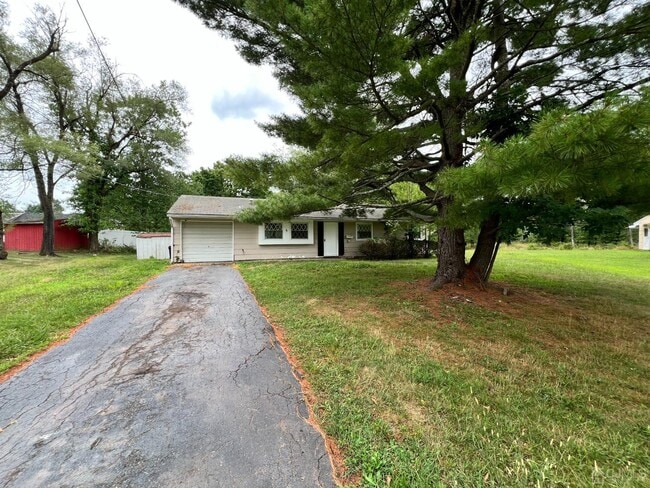 Primary Photo - 6 Poe Ct