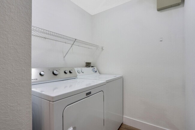 Building Photo - 3023 Alcazar Pl