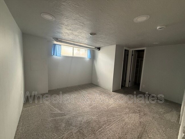 Building Photo - 810 W 300 N